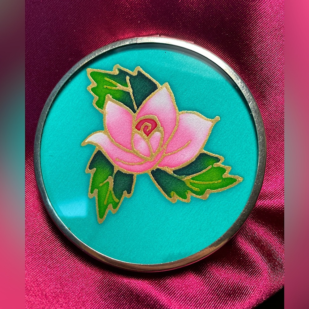 🌸🦋🩵Naiva Handheld Compact Mirror-Hand Painted Flower On Silk🪞💄